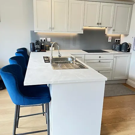 The Hive - Luxury Ensuite - Full Privacy As Only On The Floor! Δωμάτια σε οικογενειακή κατοικία